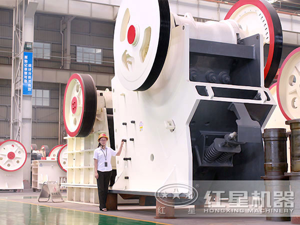 鵝卵石顎式破碎機(jī)用戶來(lái)訪車間 鵝卵石顎式破碎機(jī)用戶來(lái)訪車間