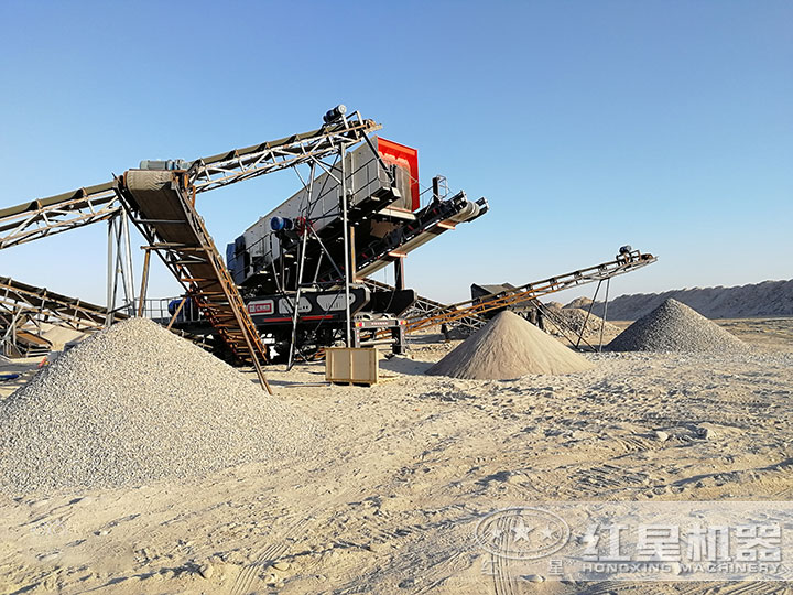 移動磕石機(jī)作業(yè)現(xiàn)場 移動磕石機(jī)作業(yè)現(xiàn)場