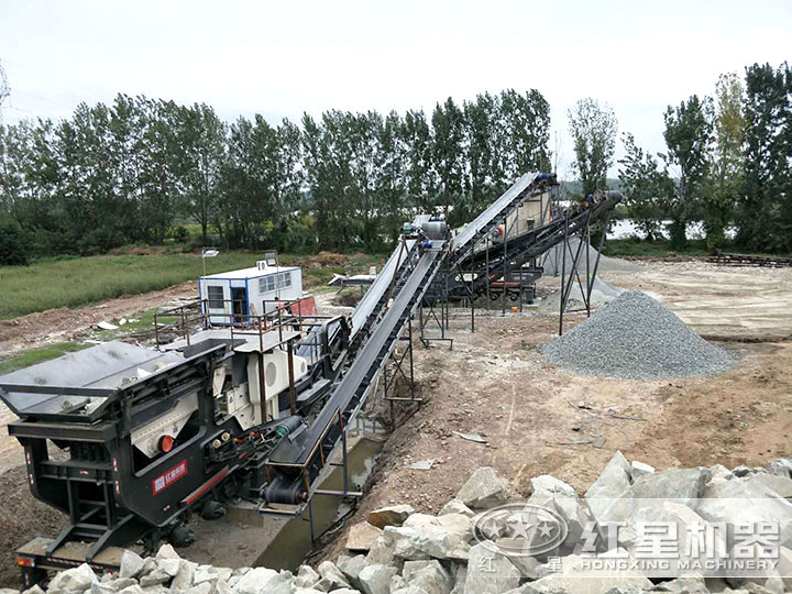 河南移動顎式粉碎機作業現場 河南移動顎式粉碎機作業現場