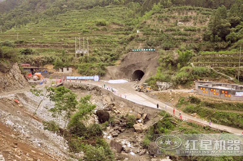 隧道建設現(xiàn)場 隧道建設現(xiàn)場